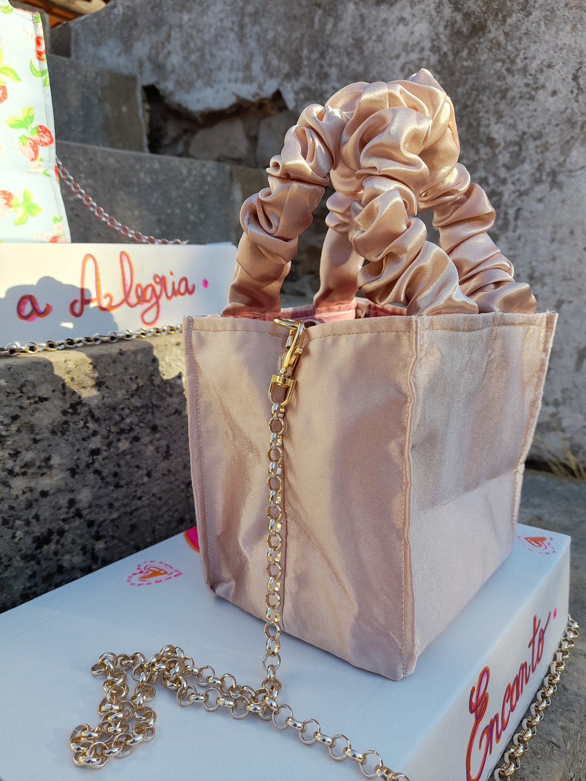 Mala * A Encanto * — Scrunchie Bag Exclusiva - Coleção 5 Sentidos